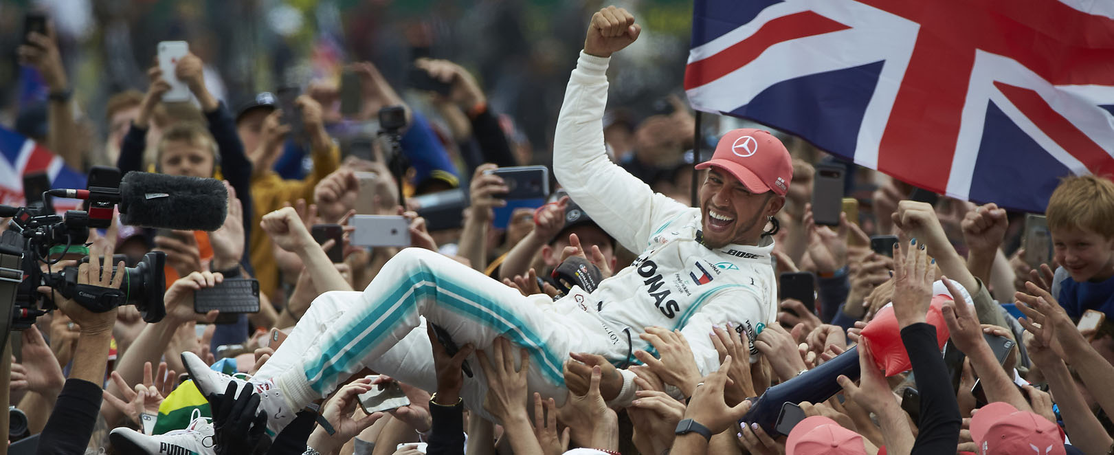 Lewis Hamilton wins British Grand Prix to close gap on Nico Rosberg