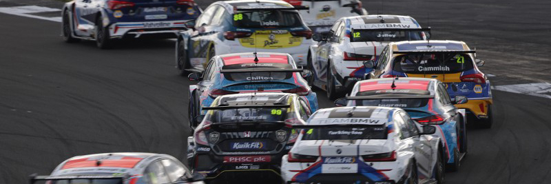 The BTCC field racing at Silverstone