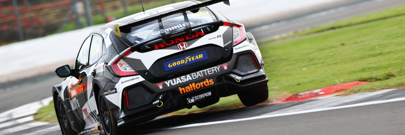 Dan Cammish winning at Silverstone in his Honda Civic