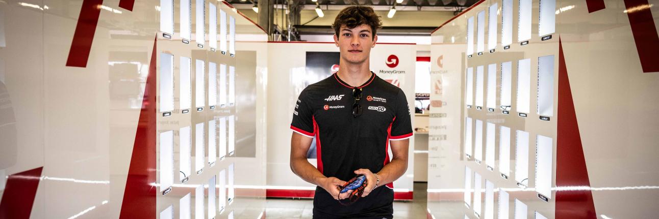 Oliver Bearman in the Haas F1 garage