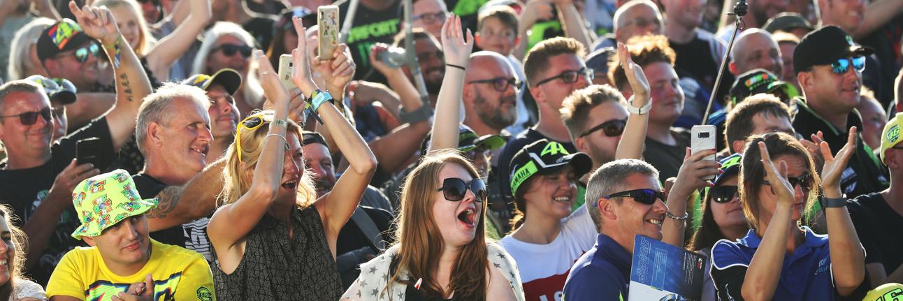 motogp-fans-hands-2019